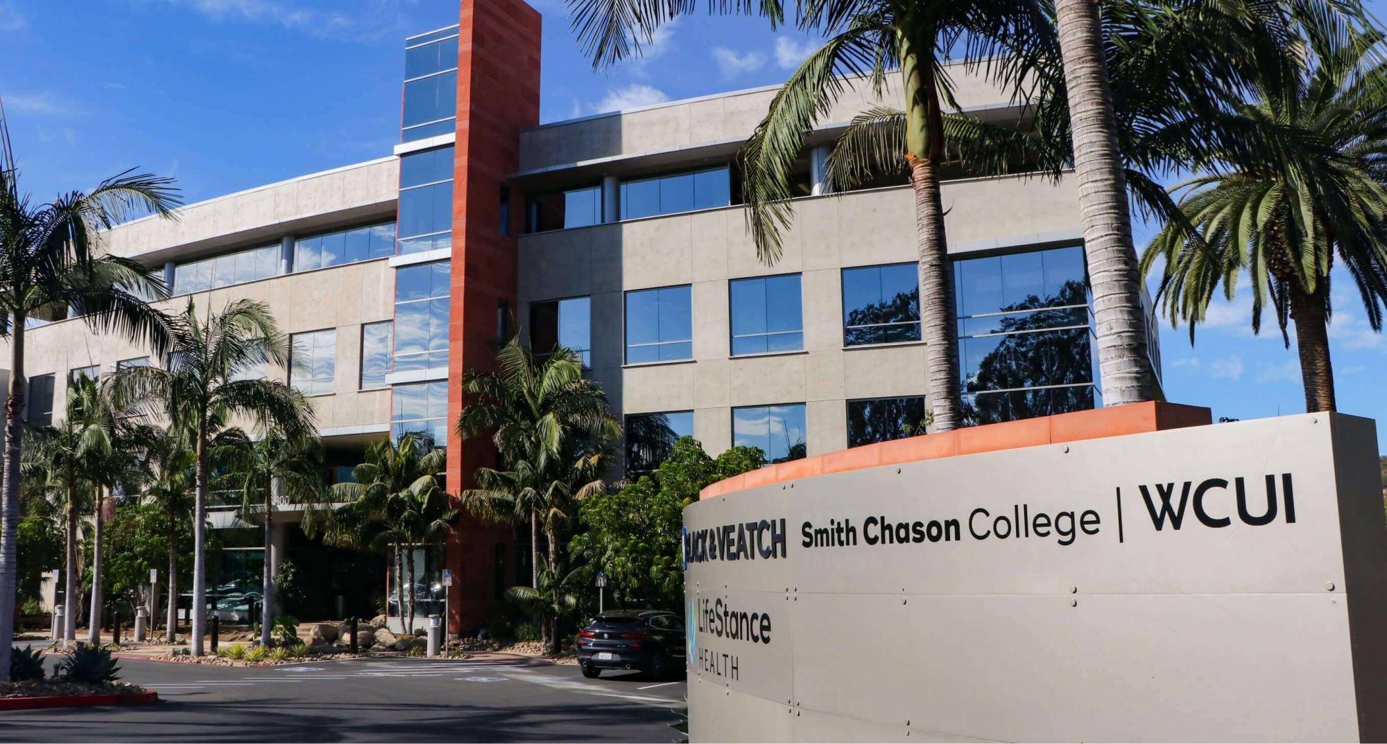 Review Smith Chason College: Chiến lược đầu tư vào ngành y tế kỹ thuật cao 2026